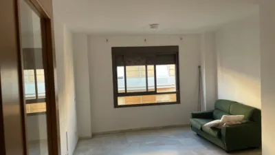 Piso en alquiler en Calle de Salvador Madrigal Rasero, 1, Barrio Bajo (San Juan de Aznalfarache) de 825 €<span>/mes</span>