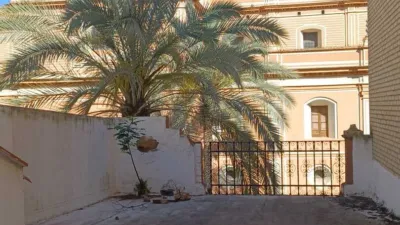 Townhouse on Paseo de la Independencia, 43
