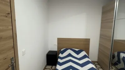 Habitación en alquiler en Calle de la Magdalena, 76, cerca de Camino El Barrial, La Magdalena-Versalles (Avilés) de 0 €<span>/mes</span>