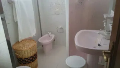 Habitación en alquiler en Calle Puerto de Piqueras, 7, Juan XXIII-Rochelambert (Distrito Cerro Amate. Sevilla Capital) de 350 €<span>/mes</span>