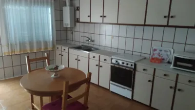 Casa adosada en venta en Calle de Rocasolano, 118, cerca de Camino de Molino, Monreal del Campo de 84.000 €