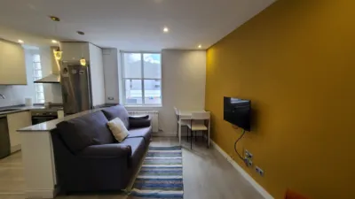 Piso en alquiler en Calle de San José de Calasanz, 18, Universidad-Los Lirios (Logroño) de 300 €<span>/mes</span>