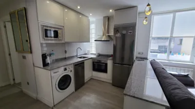 Piso en alquiler en Calle de San José de Calasanz, 18, Universidad-Los Lirios (Logroño) de 300 €<span>/mes</span>