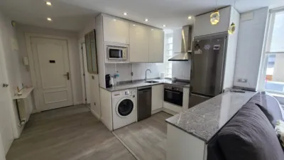 Piso en alquiler en Calle de San José de Calasanz, 18, Universidad-Los Lirios (Logroño) de 300 €<span>/mes</span>