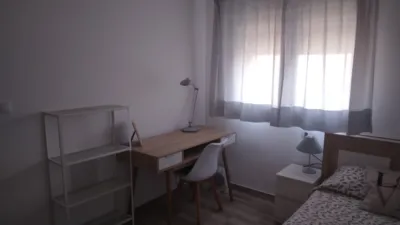 Piso en alquiler en Calle de Luz Casanova, 3, Cartuja (Distrito Norte. Granada Capital) de 1.200 €<span>/mes</span>
