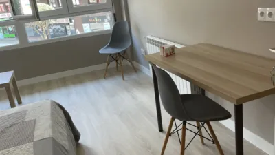 Habitación en alquiler en Plaza del General Primo de Rivera, 5, Centro (Oviedo) de 350 €<span>/mes</span>