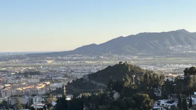 Terreno en venta en Calle de Celebes Barat, 37, cerca de Calle Menado, El Atabal-El Chaparral-Los Morales (Distrito Puerto de la Torre. Málaga Capital) de 405.000 €