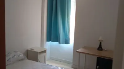 Piso en alquiler en Calle Puerto de Envalira, 10, Juan XXIII-Rochelambert (Distrito Cerro Amate. Sevilla Capital) de 300 €<span>/mes</span>