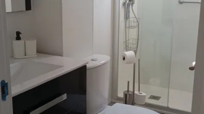 Piso en alquiler en Calle Puerto de Envalira, 10, Juan XXIII-Rochelambert (Distrito Cerro Amate. Sevilla Capital) de 300 €<span>/mes</span>