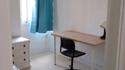 Piso en alquiler en Calle Puerto de Envalira, 10, Juan XXIII-Rochelambert (Distrito Cerro Amate. Sevilla Capital) de 300 €<span>/mes</span>