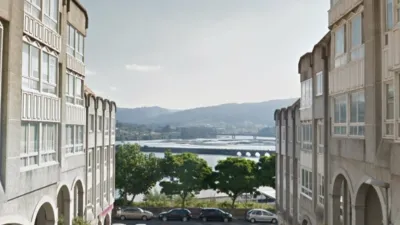 Local comercial en alquiler en Calle de los Irmandiños, 1 - Más