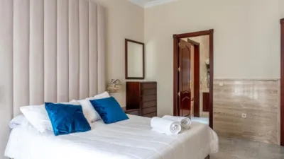 Chalet adosado en alquiler en Calle Don Alonso Quijano, 1, Zona Universitaria (Bormujos) de 1.830 €<span>/mes</span>