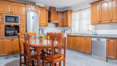 Chalet adosado en alquiler en Calle Don Alonso Quijano, 1, Zona Universitaria (Bormujos) de 1.830 €<span>/mes</span>
