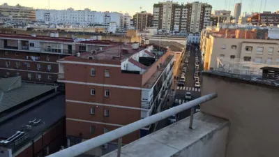 Ático en alquiler en Calle Virgen de Luján, 30, Los Remedios (Distrito Los Remedios. Sevilla Capital) de 1.200 €<span>/mes</span>
