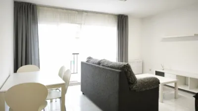 Piso – O Milladoiro, Seidón - Más