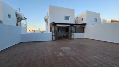 Single-family villa on Avenida Playa Blanca, 1 photo 2