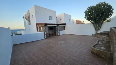 Single-family villa on Avenida Playa Blanca, 1 photo 4