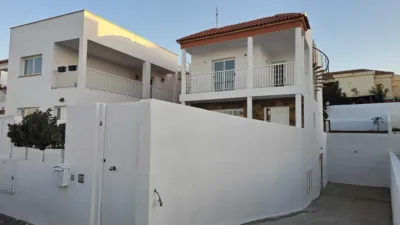Single-family villa on Avenida Playa Blanca, 1 photo 5