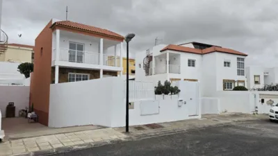 Single-family villa on Avenida Playa Blanca, 1 photo 6