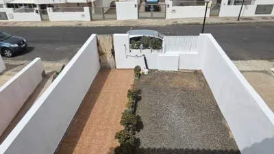 Single-family villa on Avenida Playa Blanca, 1 photo 7