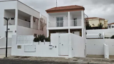 Single-family villa on Avenida Playa Blanca, 1 photo 8