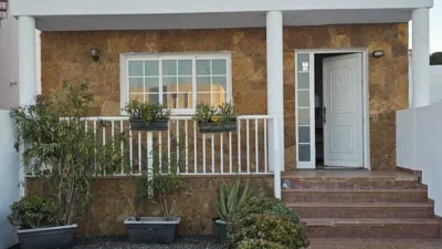 Single-family villa on Avenida Playa Blanca, 1 photo 9