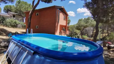 Chalet unifamiliar en alquiler en Avenida de los Pinos, 14, San Martín de Valdeiglesias de 2.200 €<span>/mes</span>