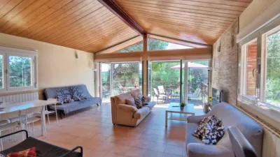 Chalet unifamiliar en alquiler en Avenida de los Pinos, 14, San Martín de Valdeiglesias de 2.200 €<span>/mes</span>