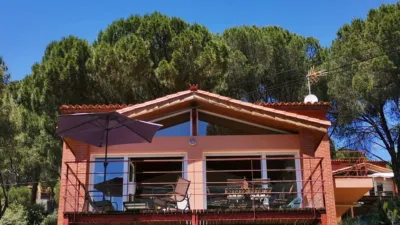 Chalet unifamiliar en alquiler en Avenida de los Pinos, 14, San Martín de Valdeiglesias de 2.200 €<span>/mes</span>