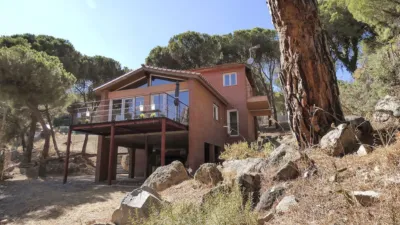 Chalet unifamiliar en alquiler en Avenida de los Pinos, 14, San Martín de Valdeiglesias de 2.200 €<span>/mes</span>