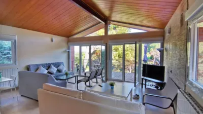 Chalet unifamiliar en alquiler en Avenida de los Pinos, 14, San Martín de Valdeiglesias de 2.200 €<span>/mes</span>