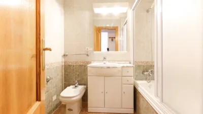 Apartment at 235 Ramón Gallud Street photo 10