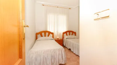 Apartment at 235 Ramón Gallud Street photo 11