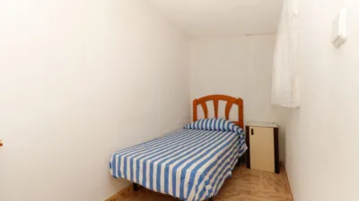 Apartment at 235 Ramón Gallud Street photo 16