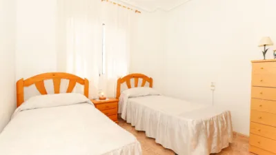 Apartment at 235 Ramón Gallud Street photo 9