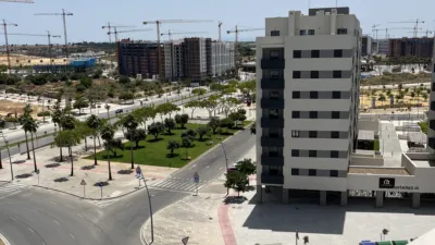 Piso en alquiler en Avenida de Manuel Clavero Arévalo, 1, Entrenúcleos (Dos Hermanas) de 950 €<span>/mes</span>