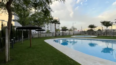 Piso en alquiler en Avenida de Manuel Clavero Arévalo, 1, Entrenúcleos (Dos Hermanas) de 950 €<span>/mes</span>