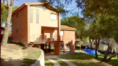 Chalet unifamiliar en alquiler en Avenida de los Pinos, 10, San Martín de Valdeiglesias de 2.500 €<span>/mes</span>