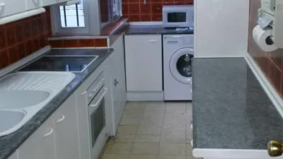 Habitación en alquiler en Calle Muro de los Navarros, 66, cerca de Calle Diego de Merlo, Santa Catalina (Distrito Casco Antiguo. Sevilla Capital) de 370 €<span>/mes</span>