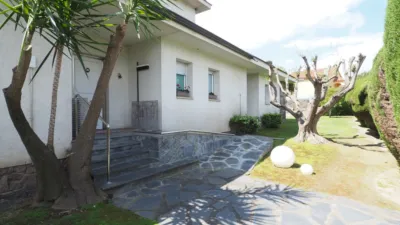 Chalet unifamiliar en venta en Carrer Travessia del Tibidabo, Canovelles de 700.000 €