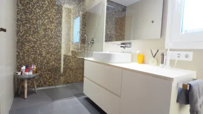Chalet unifamiliar en venta en Carrer Travessia del Tibidabo, Canovelles de 700.000 €