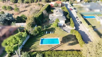 Chalet unifamiliar en venta en Carrer Travessia del Tibidabo, Canovelles de 700.000 €