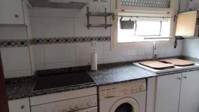Piso en venta en Carrer de les Borges Blanques, cerca de Carrer de Reus, Les Arenes-Can Montllor-La Grípia (Distrito La Grípia-Sant Llorenç. Terrassa) de 141.000 €