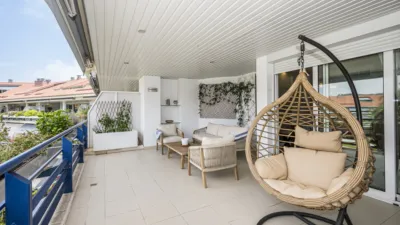 Duplex penthouse in Can Girona-Terramar-Vinyet photo 2