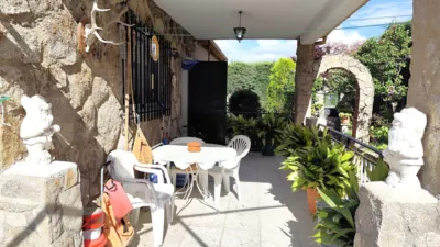 Chalet en venta en Calle Olivo, Santa Cruz de Pinares de 160.000 €