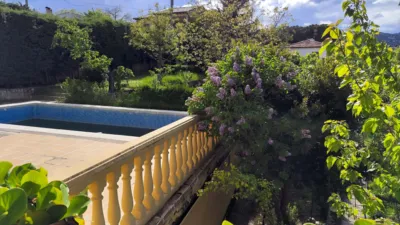 Chalet en venta en Calle Olivo, Santa Cruz de Pinares de 160.000 €