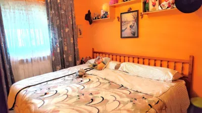 Chalet en venta en Calle Olivo, Santa Cruz de Pinares de 160.000 €