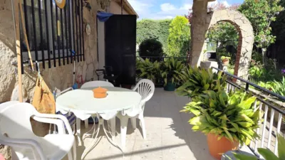 Chalet en venta en Calle Olivo, Santa Cruz de Pinares de 160.000 €