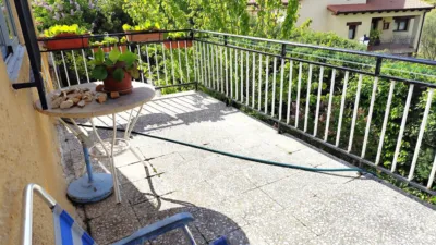 Chalet en venta en Calle Olivo, Santa Cruz de Pinares de 160.000 €