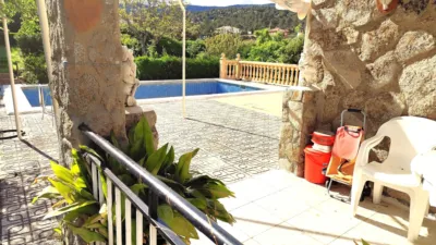 Chalet en venta en Calle Olivo, Santa Cruz de Pinares de 160.000 €